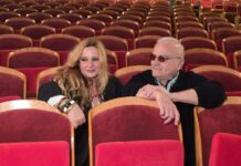 Η Ευανθία Ρεμπούτσικα & ο Άρης Δαβαράκης στο Θέατρο Παλλάς με special guest τον Γιάννη Κότσιρα!