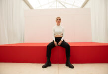 Η Irene Skylakaki παρουσιάζει το άλμπουμ “Shame” στον βιομηχανικό χώρο ΦΙΑΤ