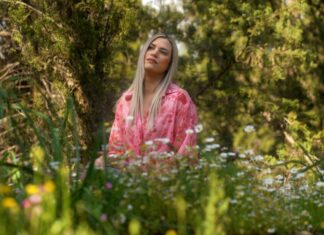 Τάνια Τσιούγκου – “Κράτα με”