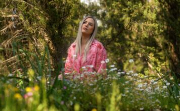 Τάνια Τσιούγκου – “Κράτα με”