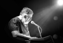 Ο Θάνος Μικρούτσικος και τα τραγούδια του, ζουν ξανά στον Λυκαβηττό με μια συναυλία αφιέρωμα
