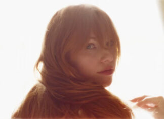 Η Carly Rae Jepsen ανακαλύπτει ξανά την αγάπη στο «After All»