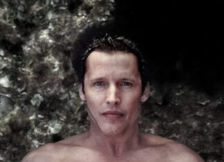 Ο James Blunt επιστρέφει στο “Once Upon a Mind” με νέα official visualisers