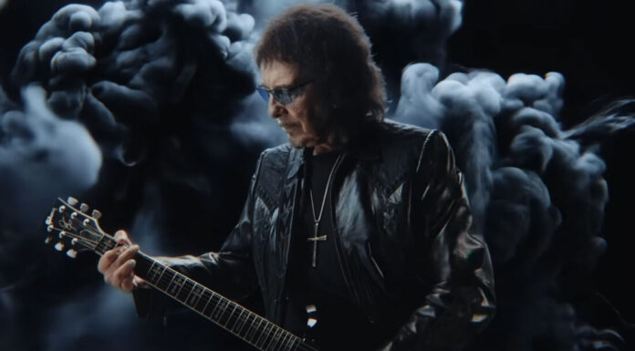 Ο Tony Iommi επιστρέφει 21 χρόνια μετά, με το νέο single «World Alone»!