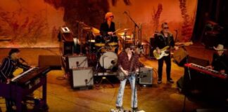 Οι The Waterboys ανακαλύπτουν χαμένα τραγούδια μέσα στις ηχογραφήσεις του «Fisherman’s Blues»