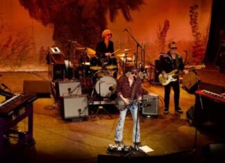 Οι The Waterboys ανακαλύπτουν χαμένα τραγούδια μέσα στις ηχογραφήσεις του «Fisherman’s Blues»