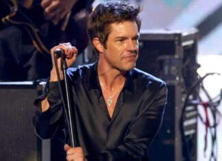 Ο Brandon Flowers, ο τραγουδιστής των The Killers επιστρέφει με νέο solo album μετά από 11 χρόνια