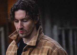 Όταν μια αγάπη γίνεται καπνός, ο Dean Lewis εμπνέεται το «From Ember To Ash To Smoke»!