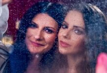 Laura Pausini και Sandy ενώνουν τις φωνές τους στο «Quando Chove»