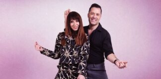 Μιρέλα Πάχου και Αδάμ Τσαρούχης ζωντανεύουν τα αξέχαστα ντουέτα του ελληνικού κινηματογράφου, στην ταράτσα του Λαμπέτη