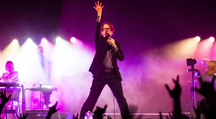 Pulp: Κυκλοφορούν το «Live!» και αποτυπώνουν τη μεγάλη επιστροφή τους στη σκηνή