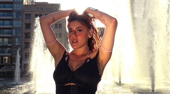 Η VASSIŁINA μετατρέπει τον καύσωνα της Αθήνας σε “Heatstroke”