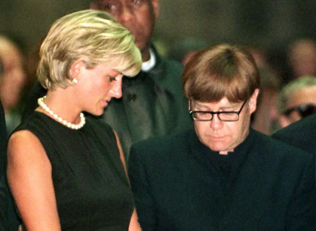 Τέτοια μέρα, χρόνια πριν… ο Elton John αποχαιρετούσε την Diana με το «Candle in the Wind»