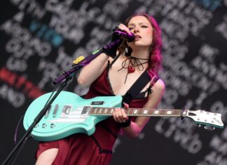 Η Holly Humberstone, αντιδρά στη μοναξιά λέγοντας «Too Cute To Be Lonely»!