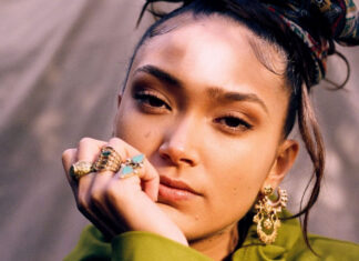 Η Joy Crookes μετατρέπει μια καταστροφική σχέση σε τραγούδι με το «Painkiller»