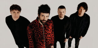 Οι Kasabian ανοίγουν την τρίτη πράξη τους με το «ACT III»