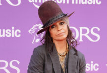 Η Linda Perry οπτικοποιεί το «What Lies With You», το τραγούδι που γεννήθηκε από την απώλεια της μητέρας της