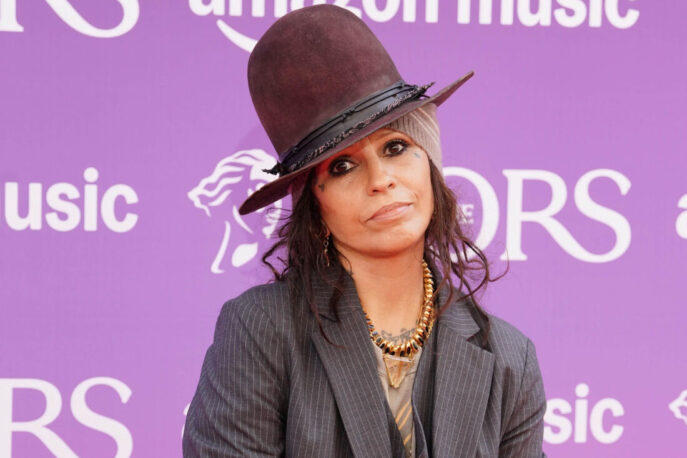 linda_perry_2026_09_001
