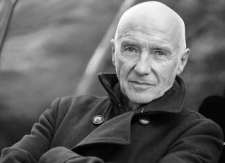 Ο Midge Ure ηχογραφεί ξανά το «Fade to Grey» τέσσερις δεκαετίες αργότερα!