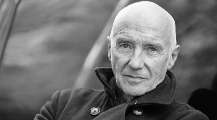 Ο Midge Ure ηχογραφεί ξανά το «Fade to Grey» τέσσερις δεκαετίες αργότερα!
