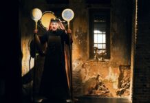 Η δέηση του Φαίδωνα Καστρή για τους “Πέρσες”, για δεύτερη χρονιά στο Θέατρο Φούρνος
