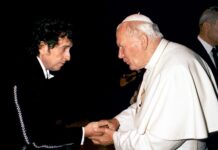 Τέτοια μέρα, χρόνια πριν… ο Bob Dylan τραγούδησε μπροστά στον Πάπα και το «Blowin’ in the Wind» μπήκε στην ομιλία του!
