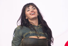 Η Rebecca Black συστήνει την «Age of the Exhibitionist» εποχή της