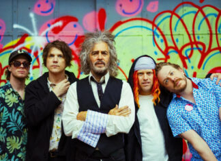 Οι Flaming Lips επιστρέφουν με …λυκανθρώπους, μια πανσέληνο και το «God Will Control the Werewolves»