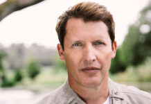 Ο James Blunt επιστρέφει στις πρώτες του επιρροές με το «Circles»