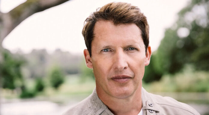 Ο James Blunt επιστρέφει στις πρώτες του επιρροές με το «Circles»