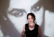 «Jane»: Η Κατερίνα Μαυρογεώργη ξαναδιαβάζει την «Τζέιν Έυρ» στο Rabbithole
