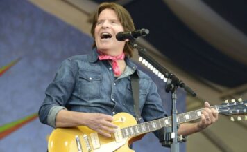 Τέτοια μέρα, χρόνια πριν… ο John Fogerty των Creedence Clearwater Revival δικαζόταν γιατί αντέγραψε …τον εαυτό του!