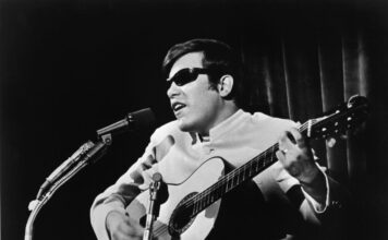 Τέτοια μέρα, χρόνια πριν… ο José Feliciano τραγούδησε αλλιώς τον ύμνο των ΗΠΑ και προκάλεσε θύελλα