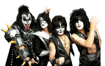kiss_2026_10_001