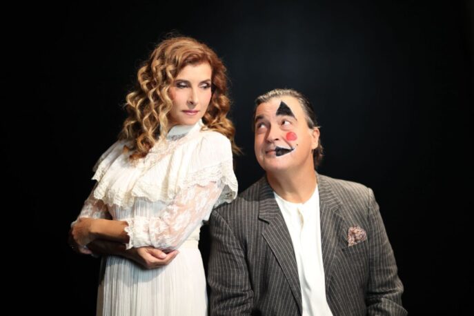 lefkes_nyxtes_enos_klooun_theater_2026_10_001