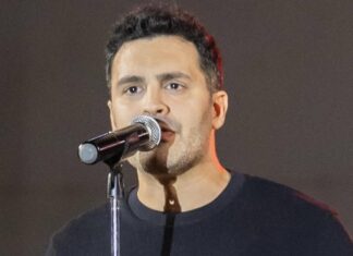 Ο Θάνος Ματζίλης παρουσιάζει το νέο του τραγούδι «Λόγια Υπερβολές»