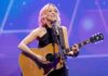 Η Sheryl Crow κυκλοφόρησε το «Pick You Up»: επτά τραγούδια για όσα μας χωρίζουν και μας ενώνουν