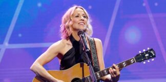 Η Sheryl Crow κυκλοφόρησε το «Pick You Up»: επτά τραγούδια για όσα μας χωρίζουν και μας ενώνουν