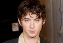 Ο Troye Sivan αφήνει πίσω του το πάρτι στο νέο άλμπουμ «She’s the Best»